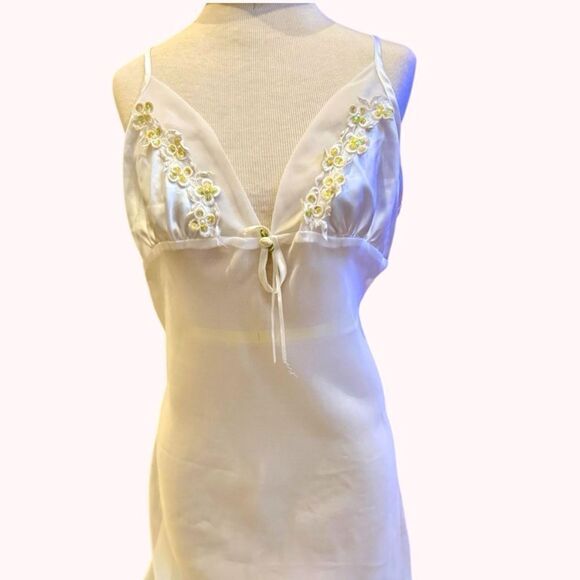 Sexy little chemise for your perfectly perfect Size Lg gorgeous ❤️ - Picture 2 of 8